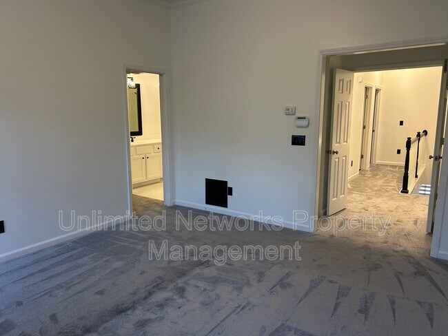 Building Photo - 6214 Carrrage Gate Ln