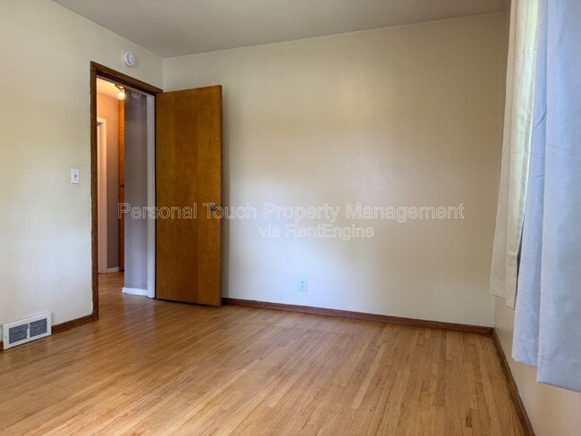 Building Photo - 1717 5th St S