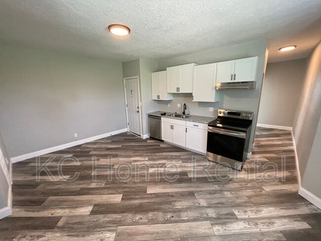 Building Photo - 3400 E 14th St