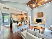 Building Photo - 1 Bed Apartment with TWO CAR GARAGE!