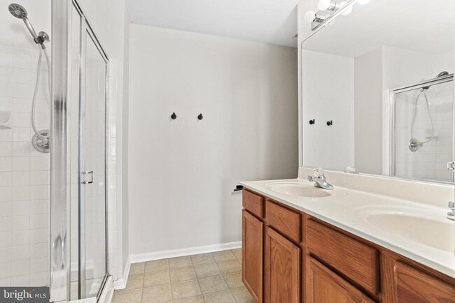 Building Photo - 1905 Camelia Ct