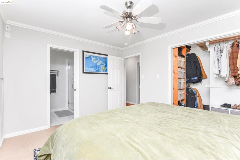 Building Photo - 2419 Erie Dr