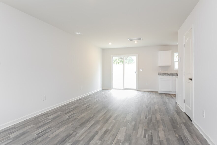 Building Photo - 679 Farmstead Trail