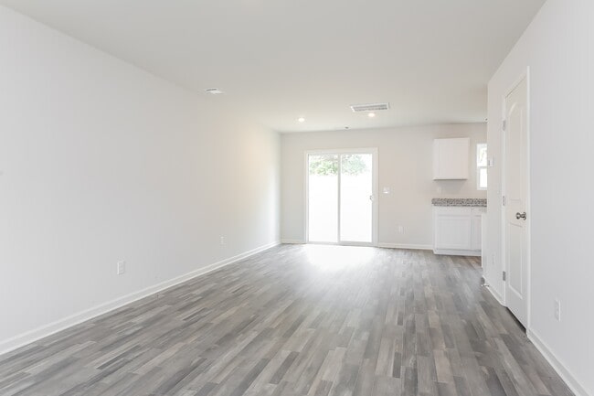 Building Photo - 679 Farmstead Trail