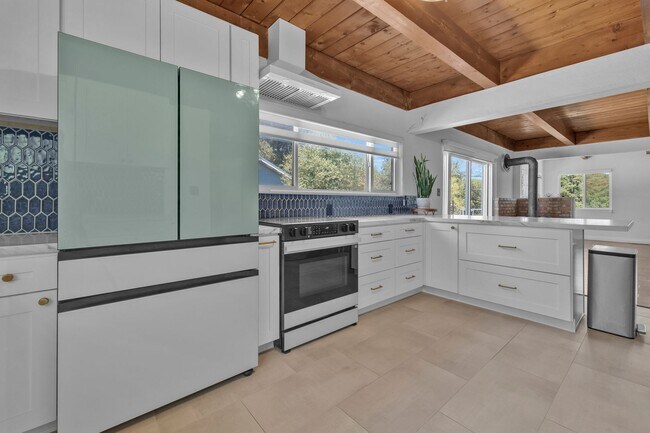Building Photo - 3/3 HOME available NOW in DESCANSO w/ gara...