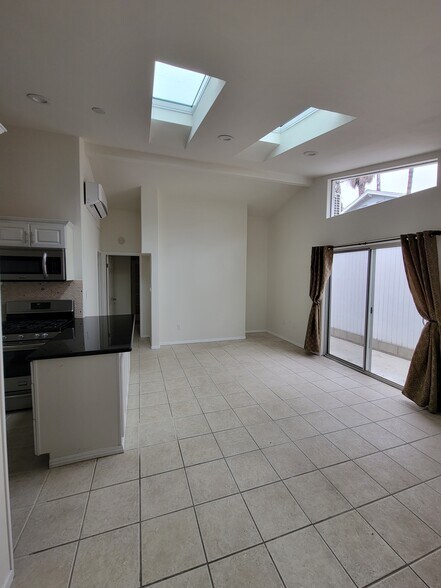 Building Photo - 5011 Lockhaven Ave