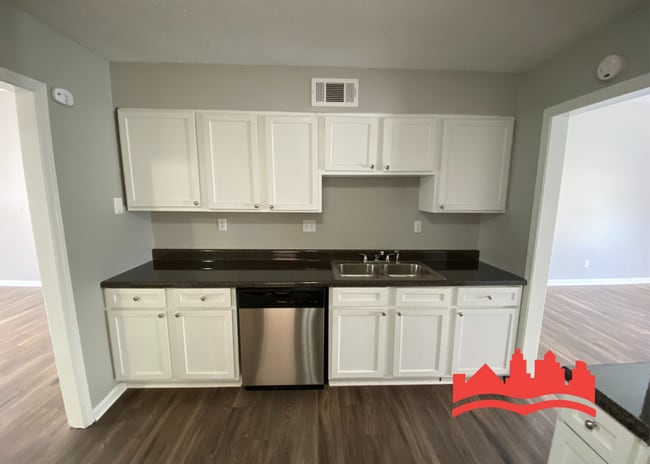 Building Photo - 4735 Chevron Rd