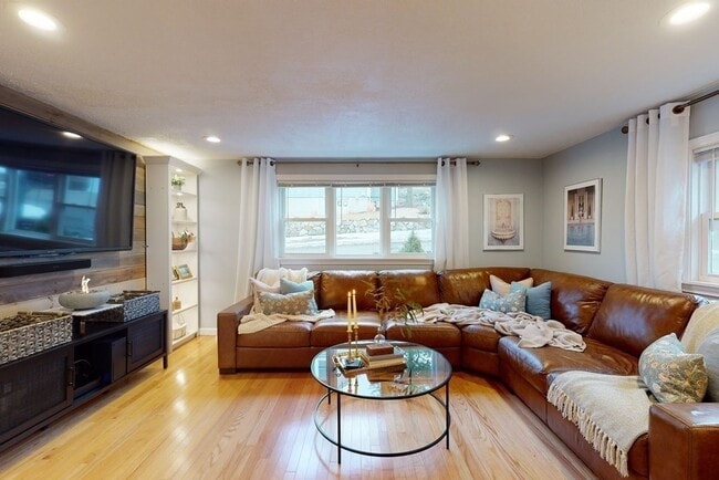 Building Photo - 37 Marivista Ave