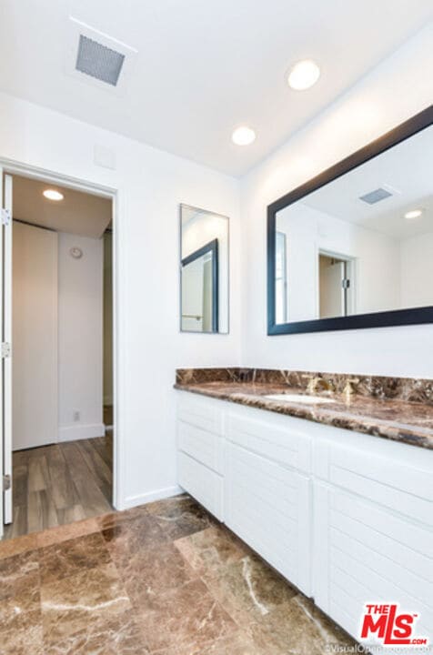 Building Photo - 268 S Lasky Dr