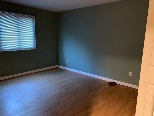 Building Photo - 100 Cass Ave