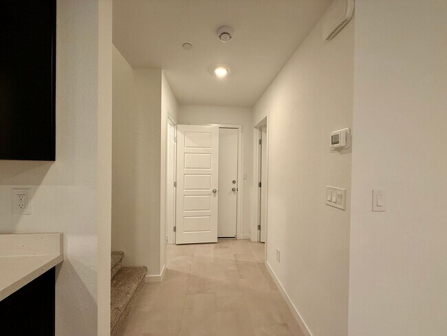 Building Photo - BRAND NEW 3 BED 2.5 BATH 2 BALCONY 2 CAR GARAGE TOWNHOUSE IN HENDERSON FOR RENT!!