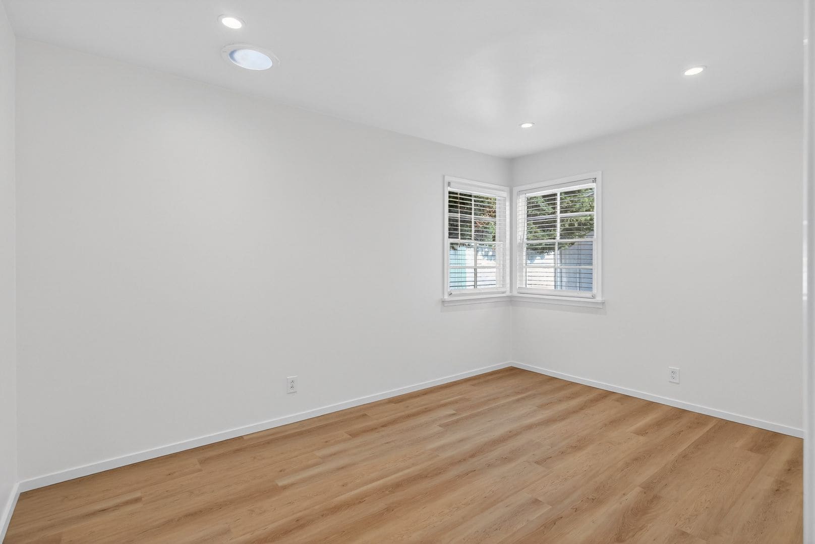 Building Photo - 242 Claremont Ave