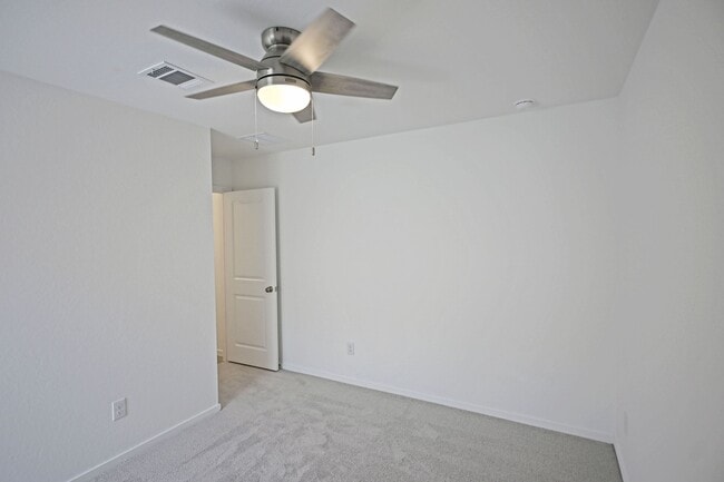 Building Photo - 2411 Shady Grv