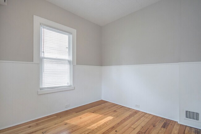 Building Photo - 930 Oakhill Street Southeast