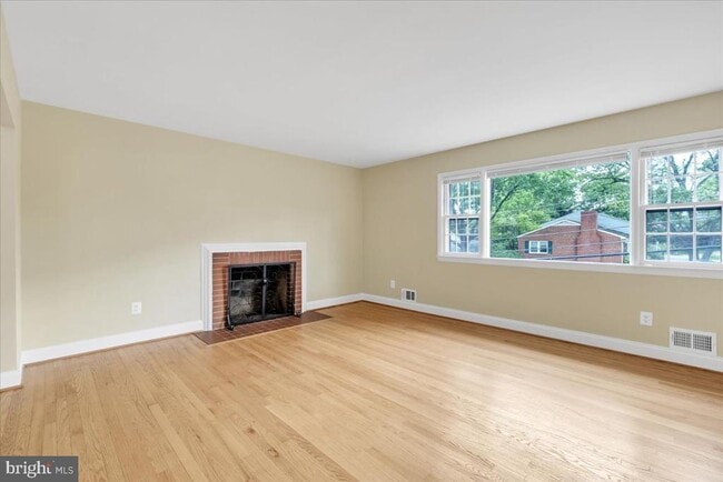 Building Photo - 664 S Greenbrier St