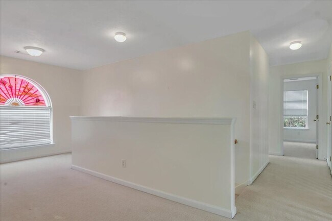 Building Photo - MOVE IN READY