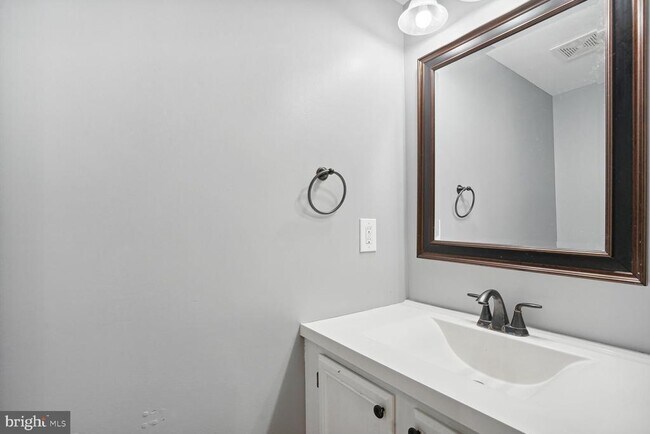 Building Photo - 7706 Hickory Glen Way