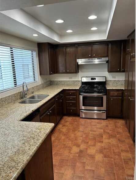 Building Photo - 2115 Carnegie Ln