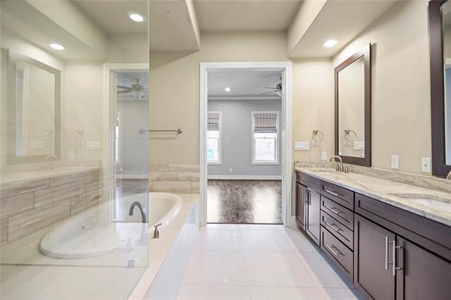 Building Photo - 660 S Pearl Expy
