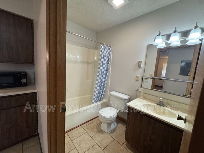 Building Photo - 600 S 7th St