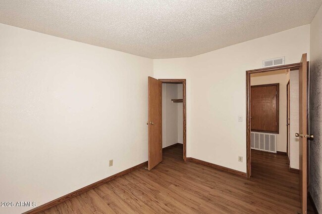 Building Photo - 6249 S Pinehurst Dr