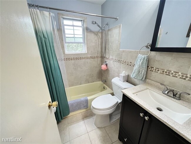 Building Photo - 6 Venice St