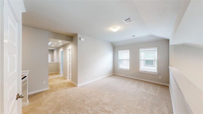Building Photo - 333 Spruce Oak Ln