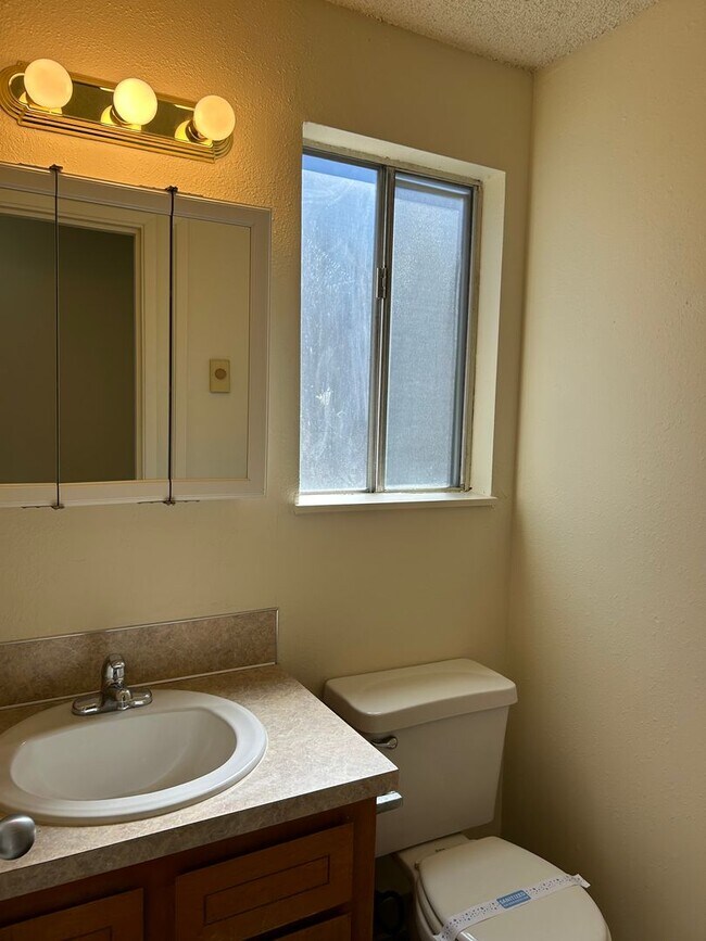 Building Photo - (749) Jackson Square - 2 Bedroom / 1.5 Bat...