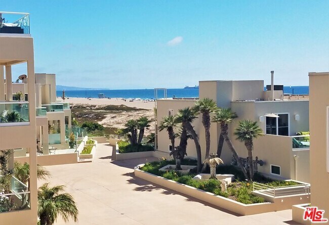 Building Photo - 7301 Vista Del Mar