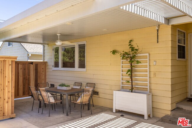 Building Photo - 3544 Gardenia Ave