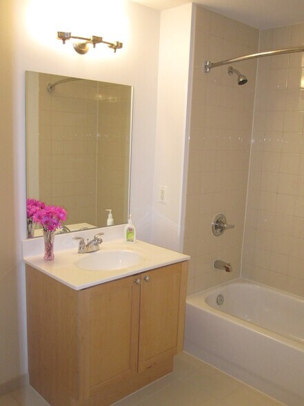 En-Suite Bathroom #2 - 2001 15th St North