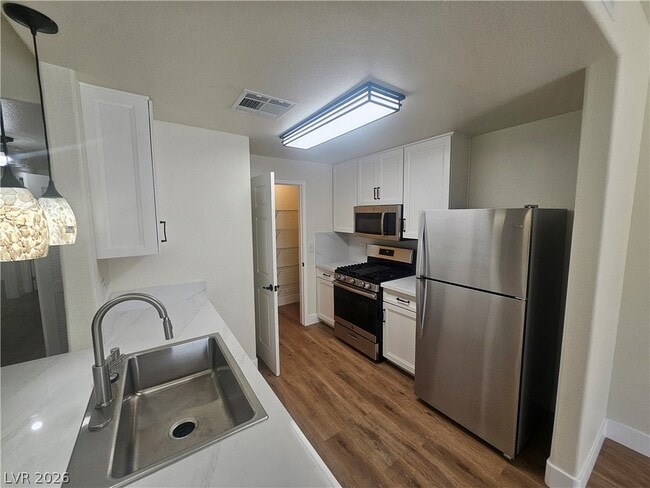 Building Photo - 8250 N Grand Canyon Dr