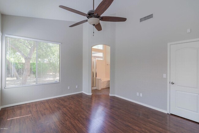 Building Photo - 230 S Pineview Pl