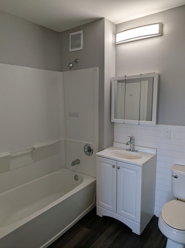 Building Photo - 18 Canfield St