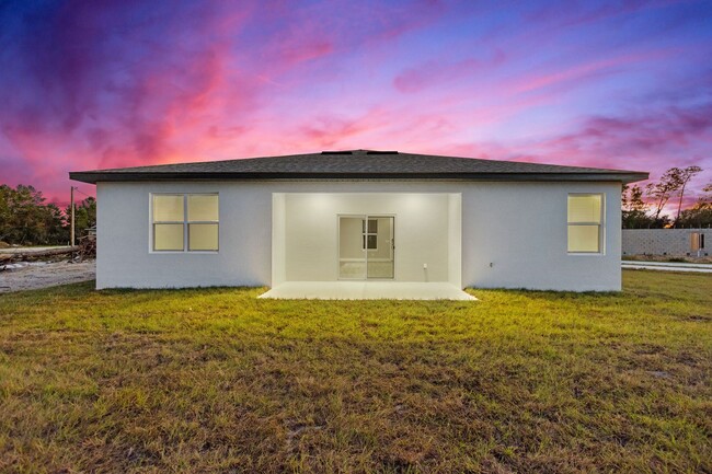 Building Photo - 123 Tulip Ln