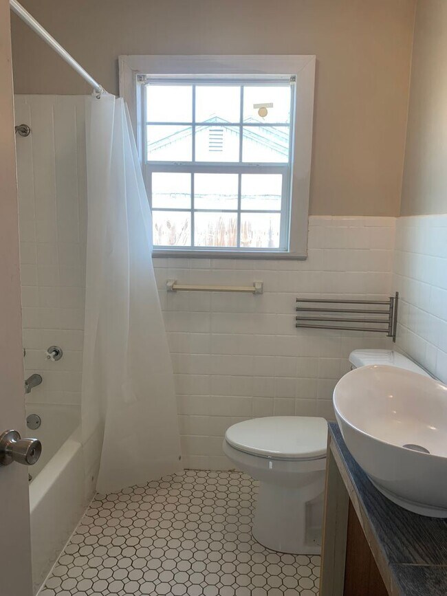 Building Photo - 2 br, 1 bath House - 4205 Avalon Street