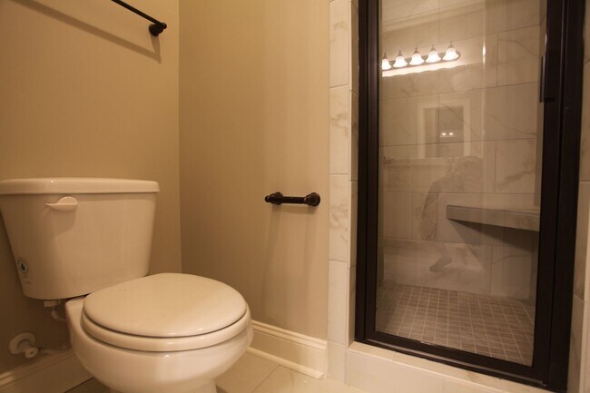 Building Photo - Townhome at Runningvine!