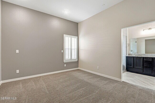 Building Photo - 925 Louisiana Downs Ave