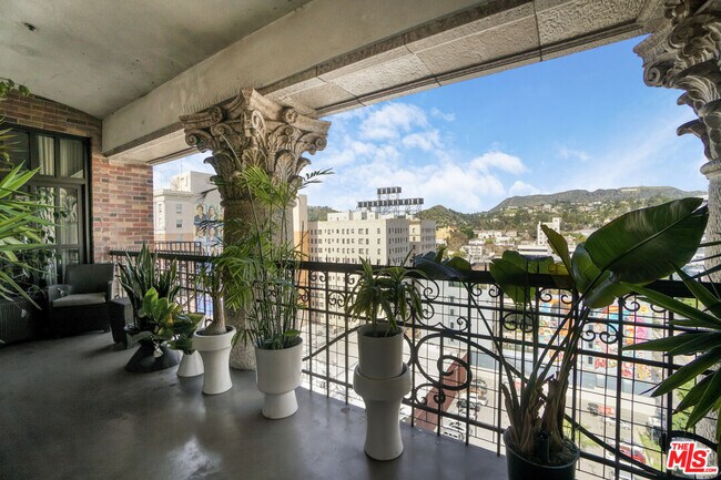 Building Photo - 1645 Vine St