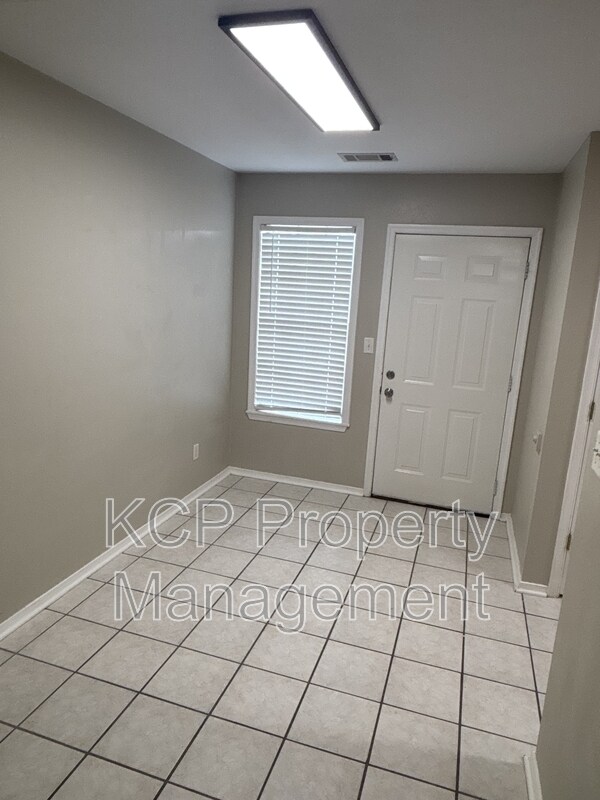 Building Photo - 1115 Farley Cir