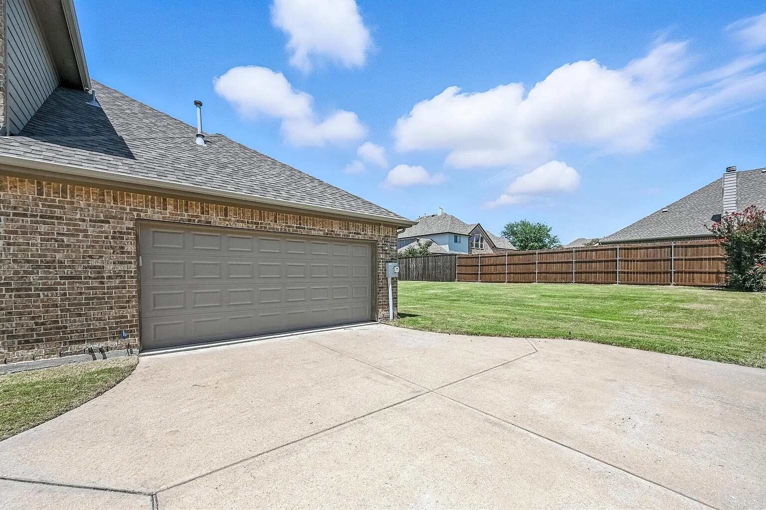 Building Photo - Room in House on Smoke Tree Dr