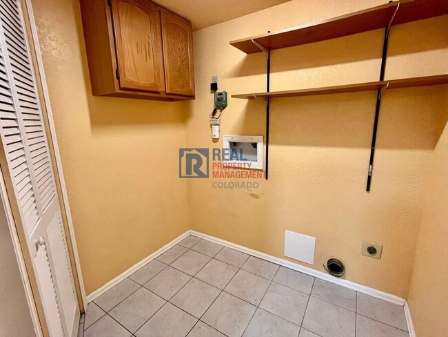 Building Photo - 4730 Cove Ct