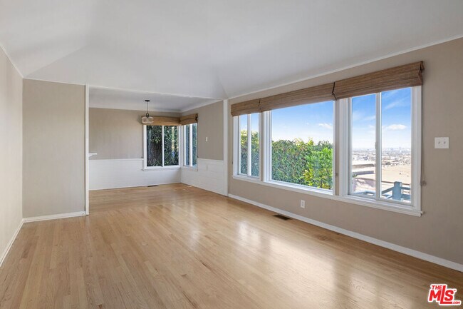 Building Photo - 3815 Franklin Ave