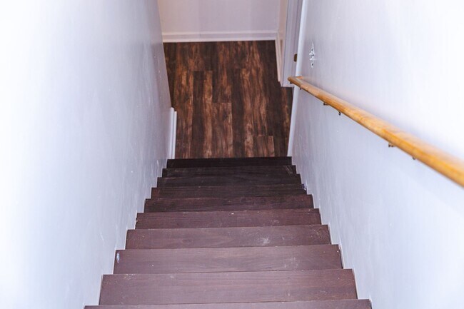 Building Photo - New Listing!