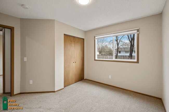 Building Photo - 3 Bedroom House **Half Off May Rent with a...
