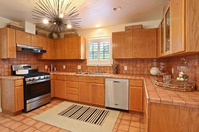 Building Photo - 805 W Sonoma Ave