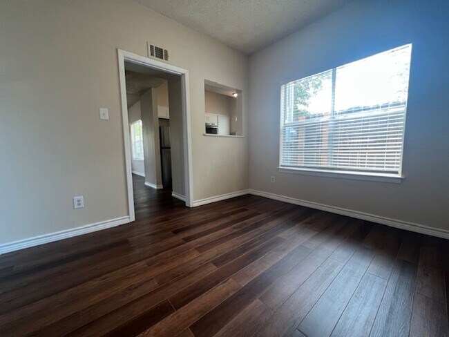 Building Photo - 101/103 Hughson Court