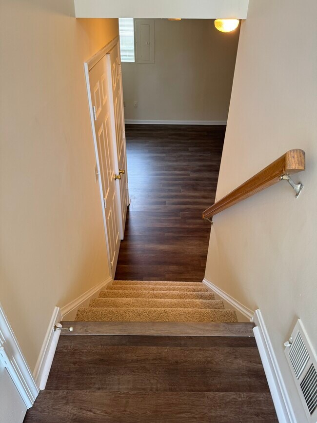Building Photo - 15538 Port Washington Ct