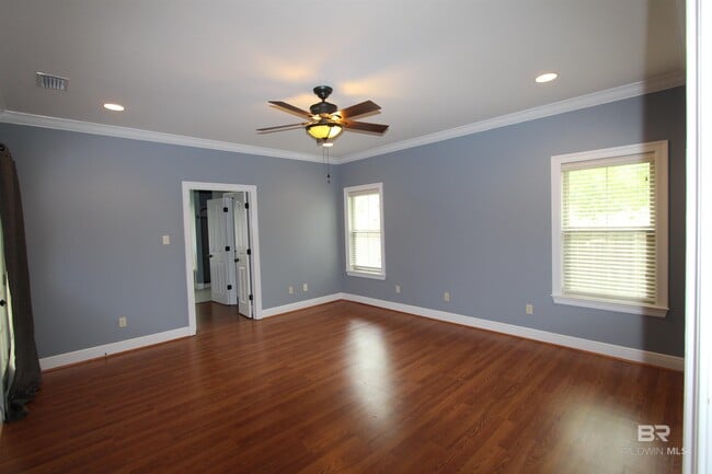 Building Photo - 9948 Sommerset Dr