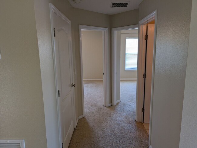 Building Photo - BEAUTIFUL 4 Bed 2.5 Bath Home For Rent in ...